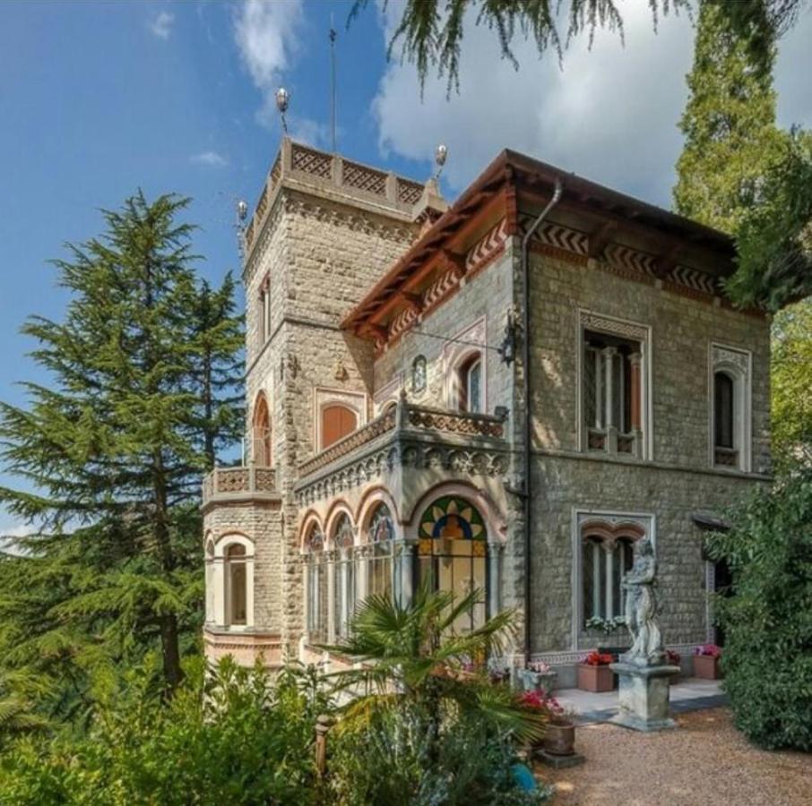 Il Parco E Gli Affreschi Apartment Varese Bagian luar foto