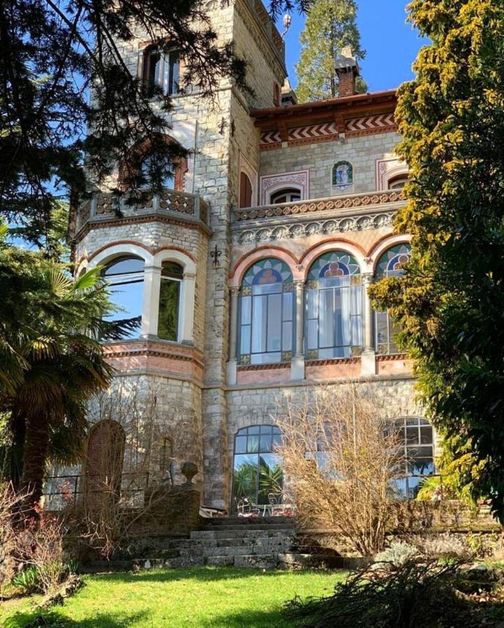 Il Parco E Gli Affreschi Apartment Varese Bagian luar foto