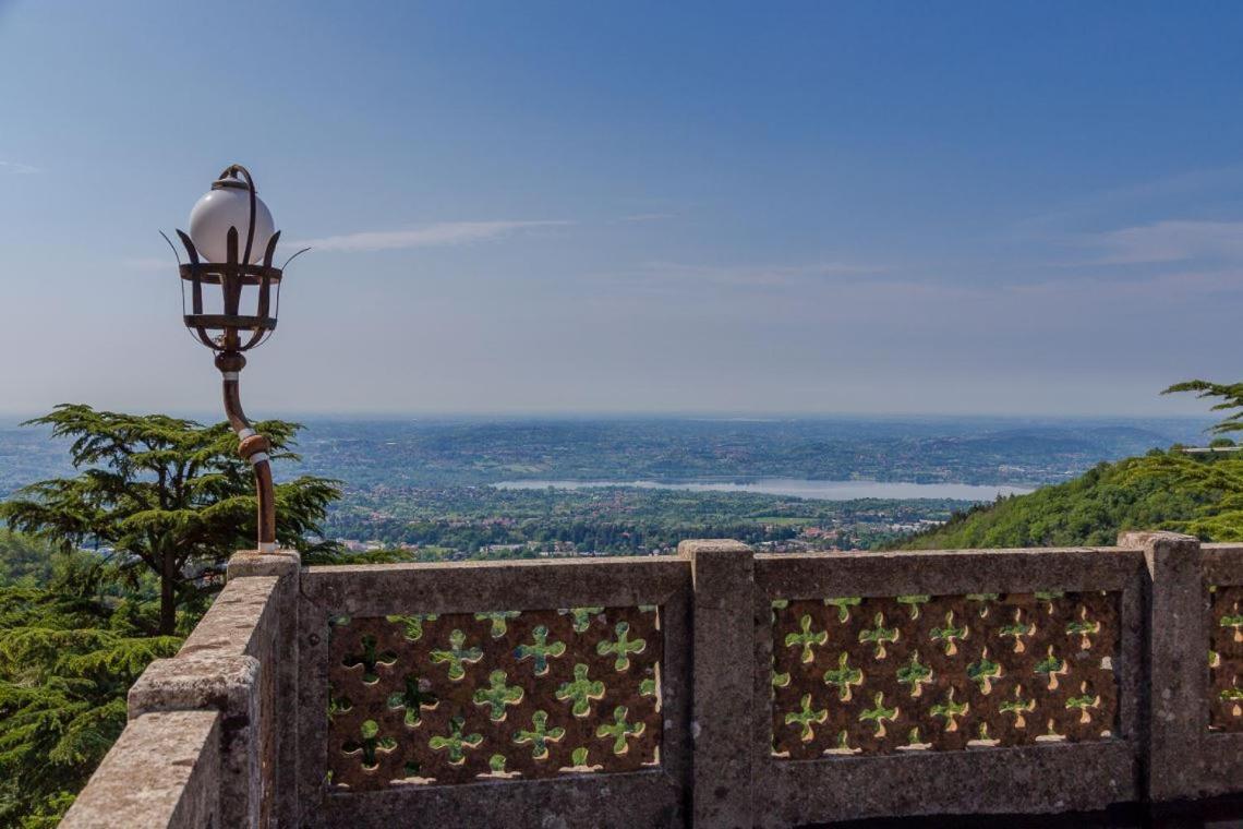 Il Parco E Gli Affreschi Apartment Varese Bagian luar foto