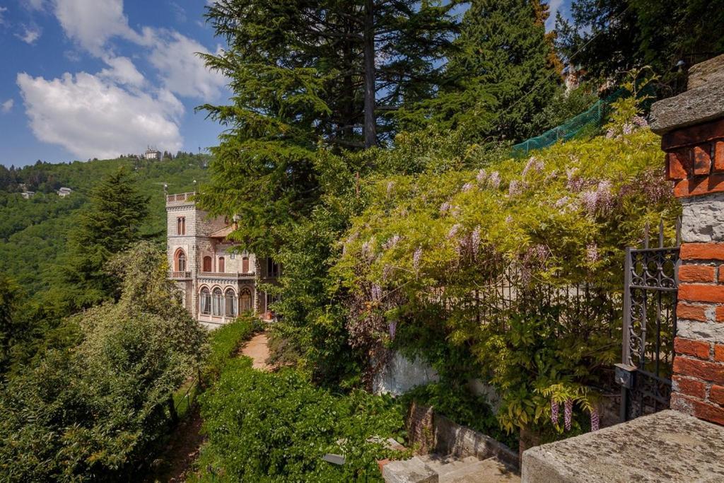 Il Parco E Gli Affreschi Apartment Varese Bagian luar foto