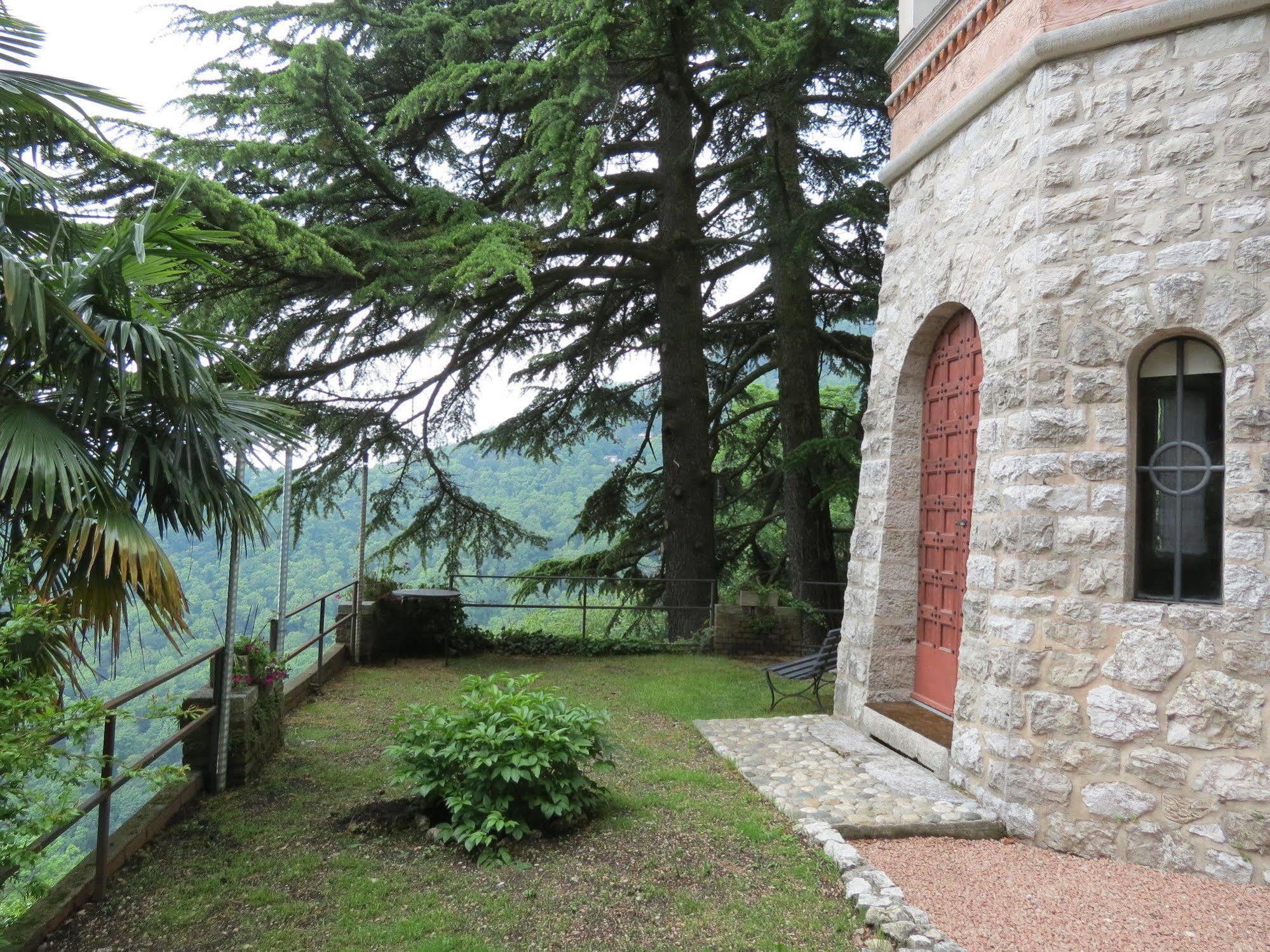 Il Parco E Gli Affreschi Apartment Varese Bagian luar foto